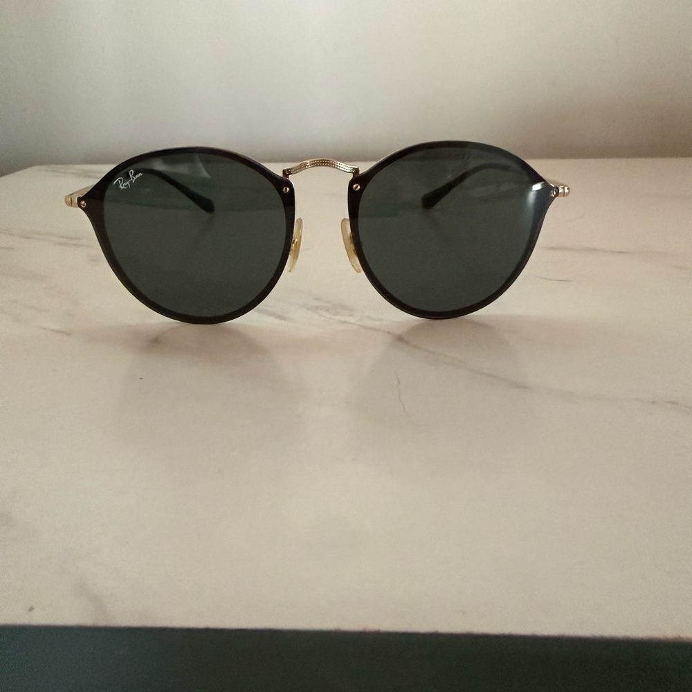 Ray-Ban Black and Gold Round Sunglasses